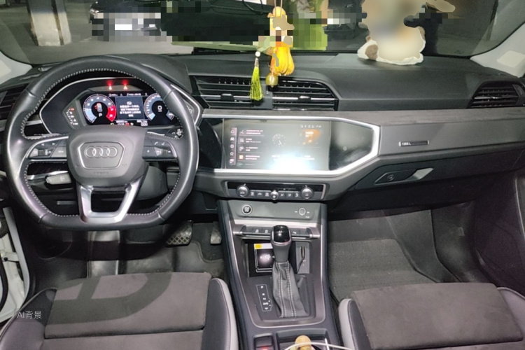 Audi Q3 2022 car image #11