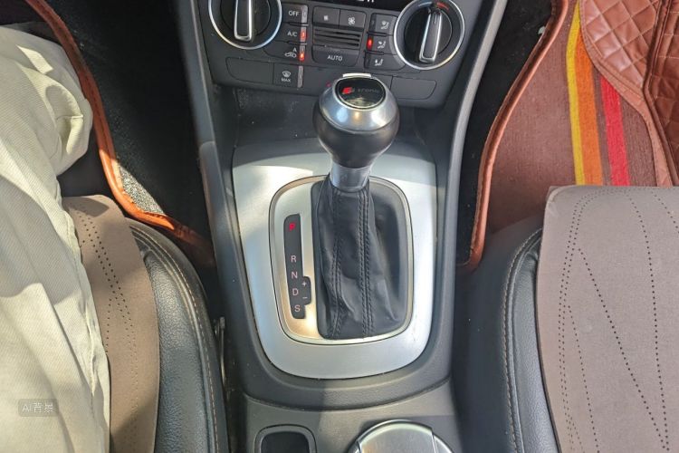 Audi Q3 2019 car image #16