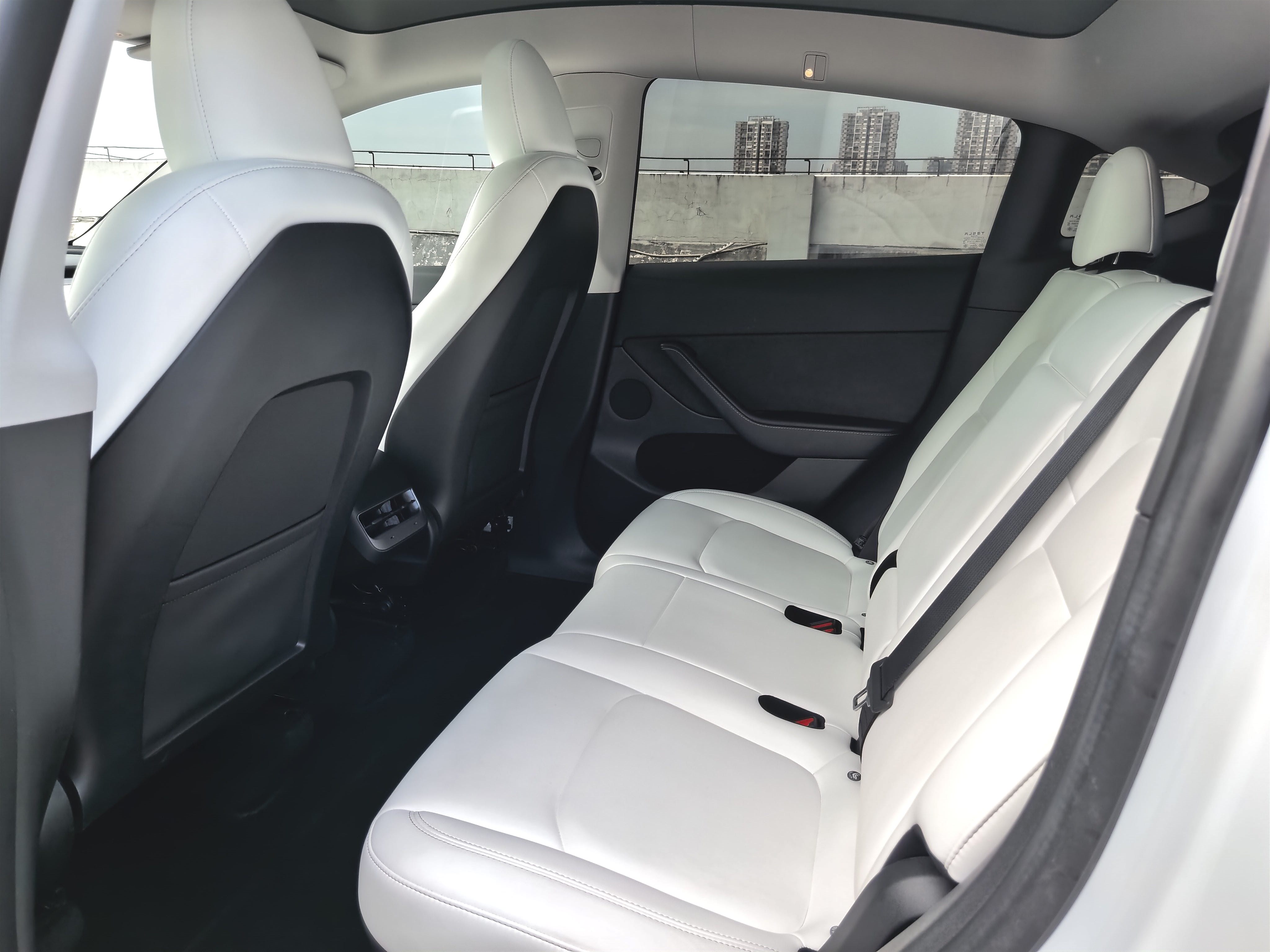 Tesla Model Y 2023 car image #9