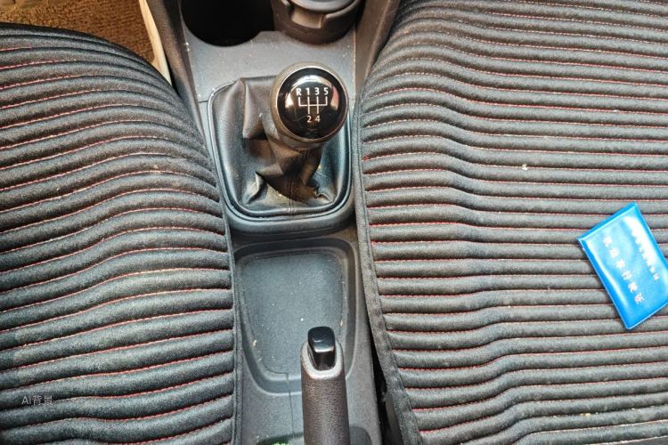 Volkswagen Polo 2015 car image #16