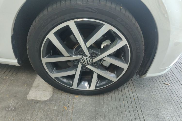 Volkswagen Golf 2018 car image #9