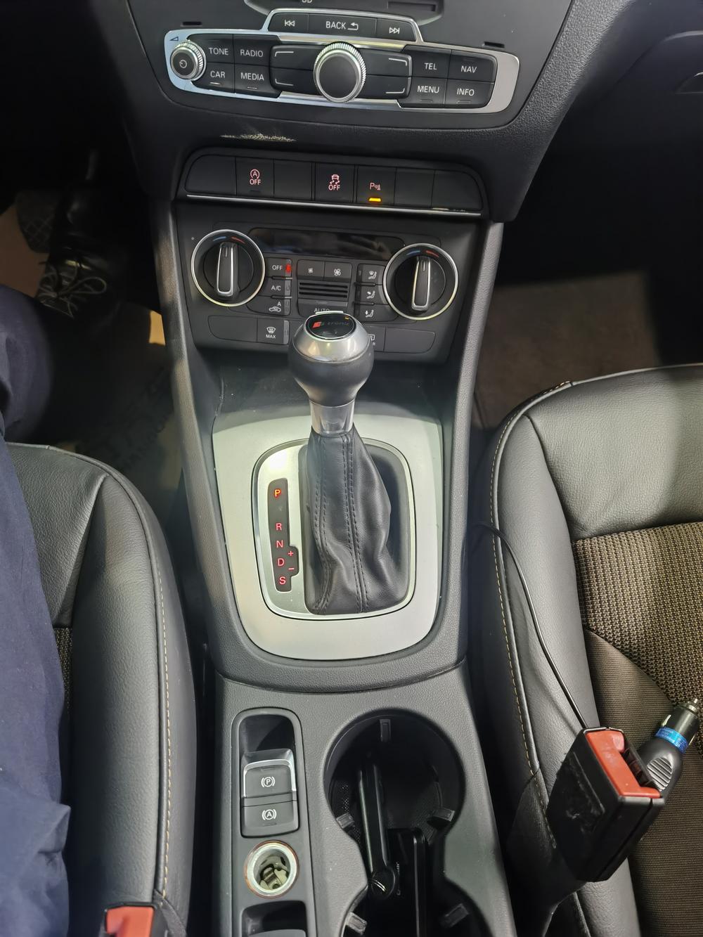 Audi Q3 2018 car image #16