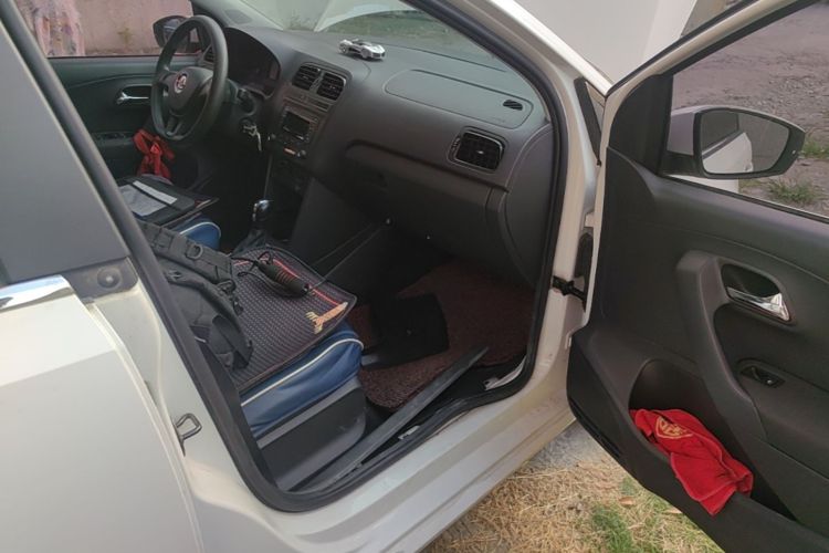 Volkswagen Polo 2017 car image #27