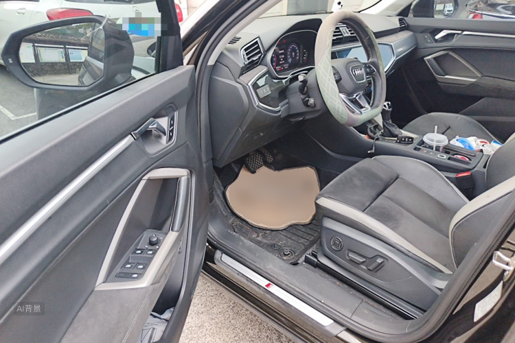 Audi Q3 2020 car image #18