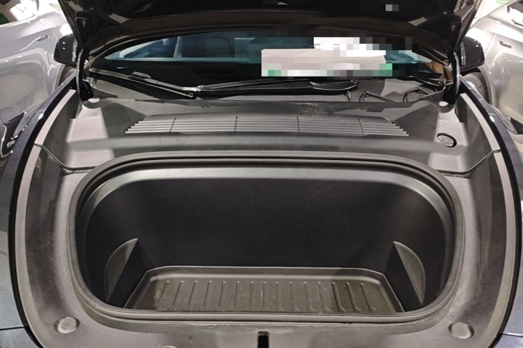 Tesla Model Y 2024 car image #20
