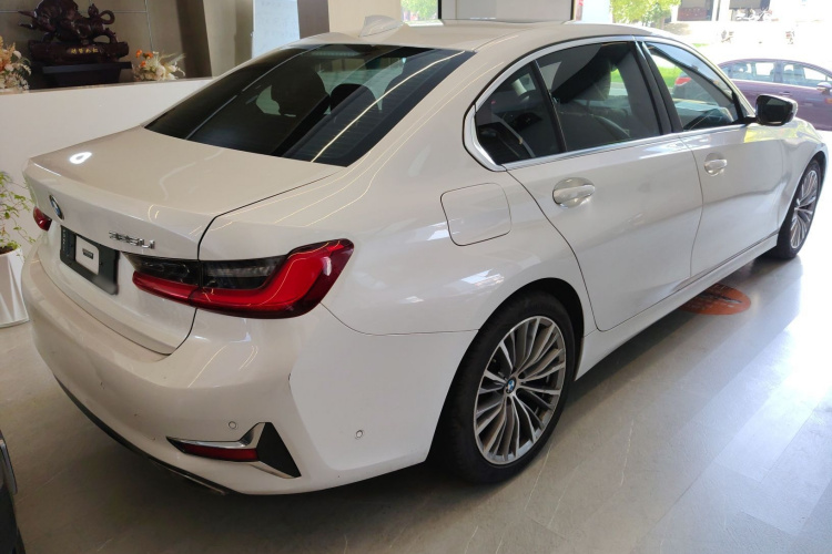 BMW 3 Series 2019 car image #7