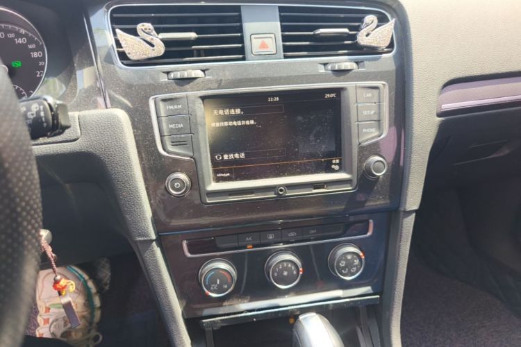 Volkswagen Golf 2017 car image #13