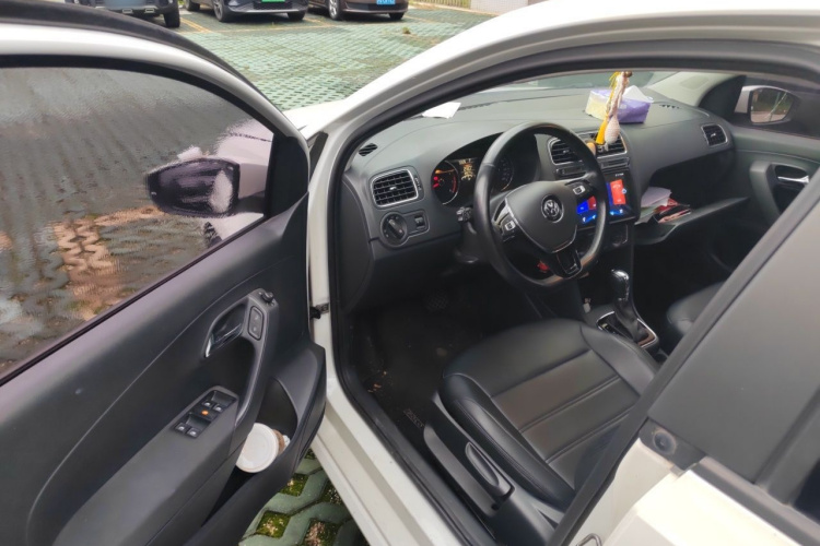 Volkswagen Polo 2018 car image #9
