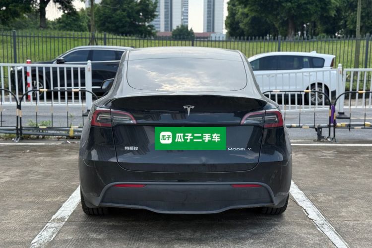 Tesla Model Y 2023 car image #6