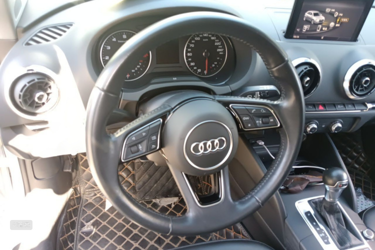 Audi A3 2018 car image #12