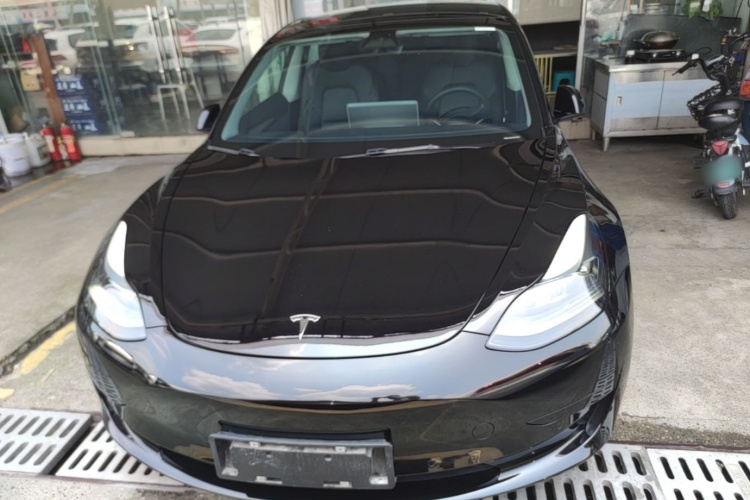 Tesla Model 3 2023 car image #3