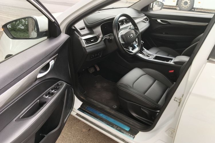 GEELY Emgrand 2019 car image #16