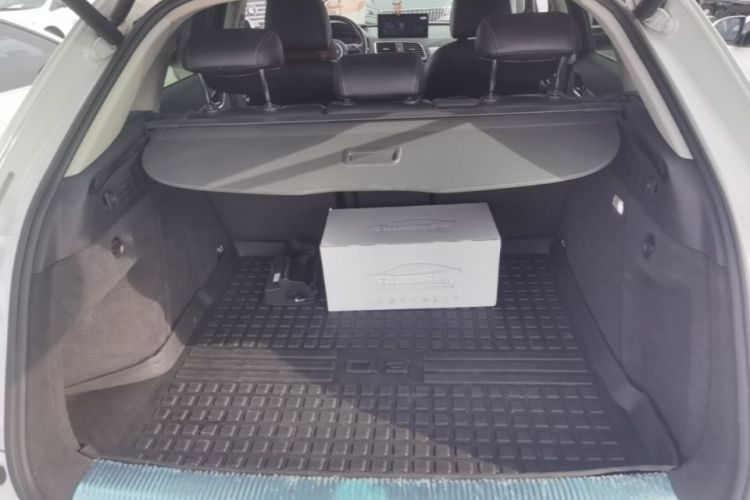 Audi Q3 2017 car image #19