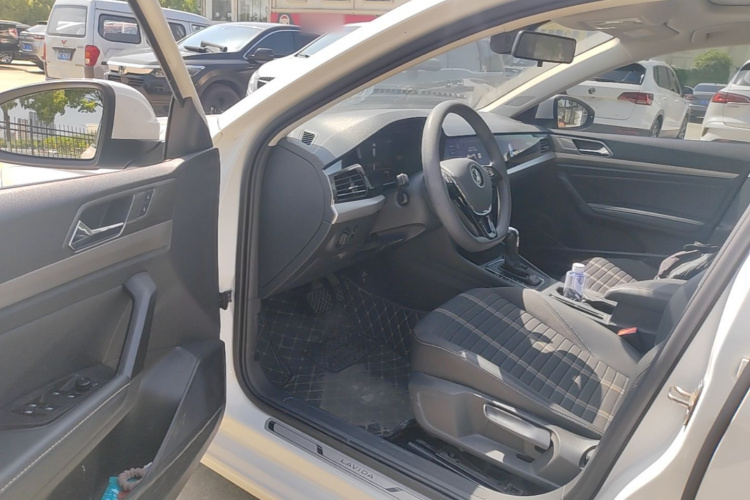 Volkswagen Lavida 2022 car image #16