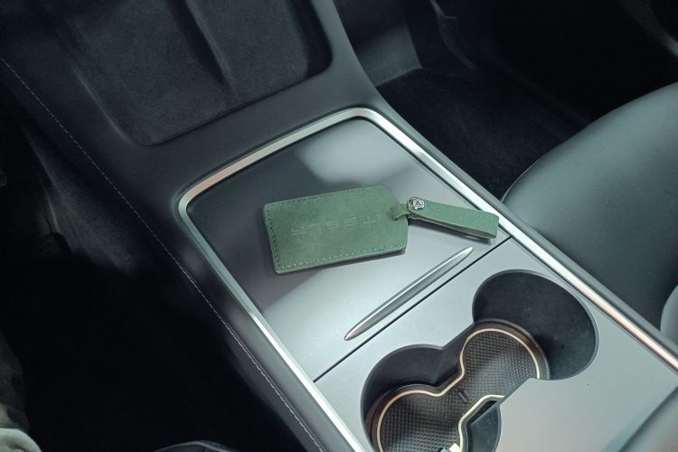 Tesla Model Y 2021 #18 Tesla Model Y 2021 car image #18