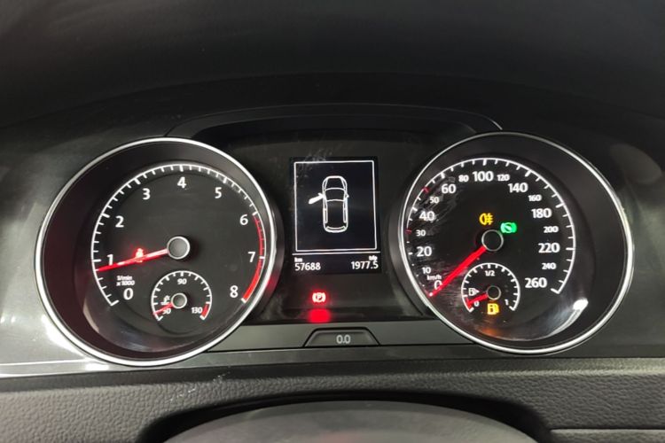 Volkswagen Golf 2019 car image #12