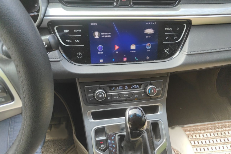 GEELY Emgrand 2019 car image #17