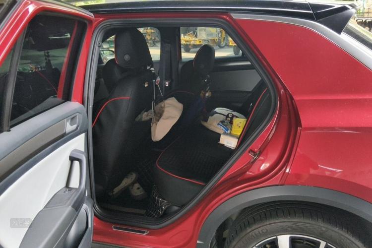 Volkswagen T-Roc 2023 car image #19