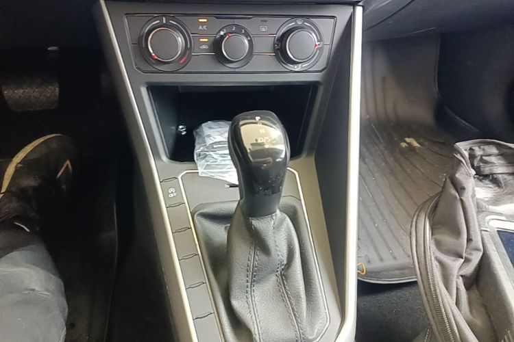 Volkswagen Polo 2023 car image #16