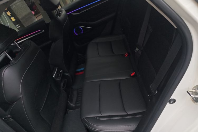 GEELY Emgrand 2023 car image #17