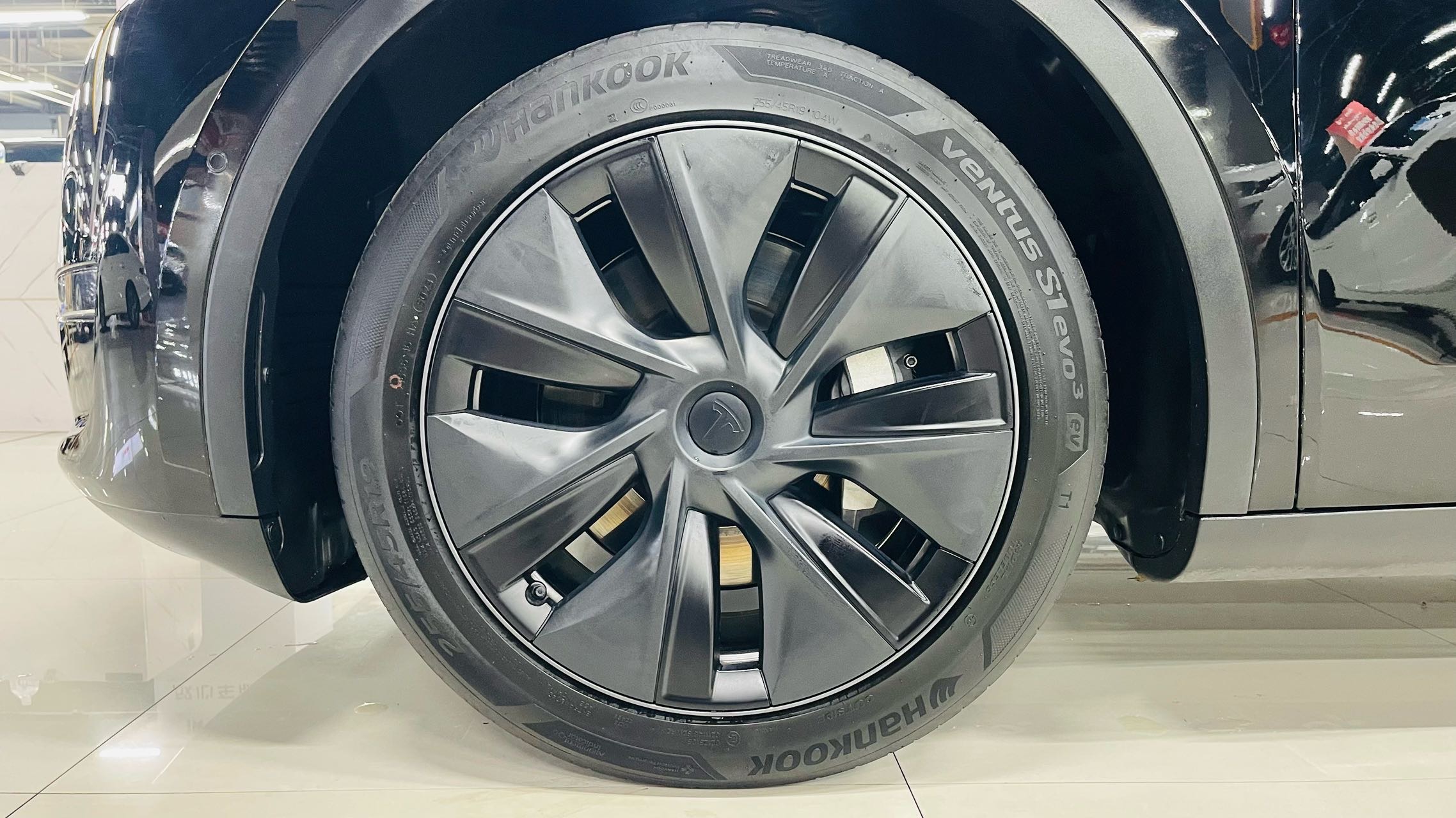 Tesla Model Y 2024 car image #6