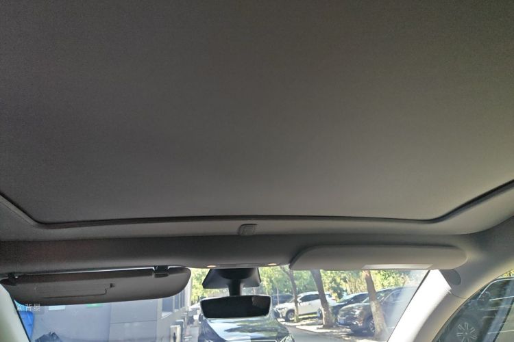 Tesla Model Y 2023 car image #20