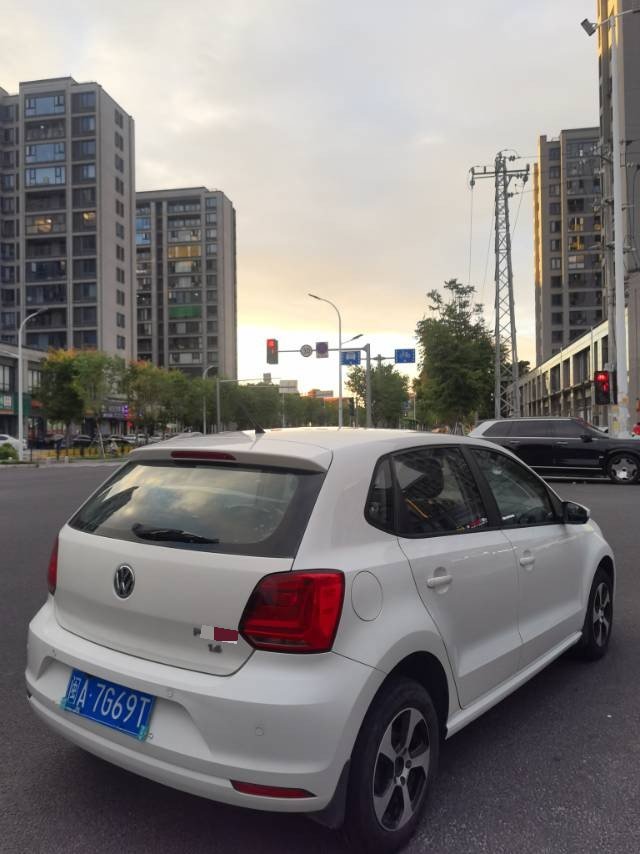 Volkswagen Polo 2014 car image #4