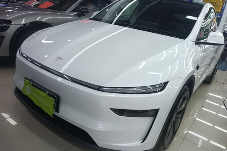 Tesla Model Y 2025 #2 Tesla Model Y 2025 car image #2