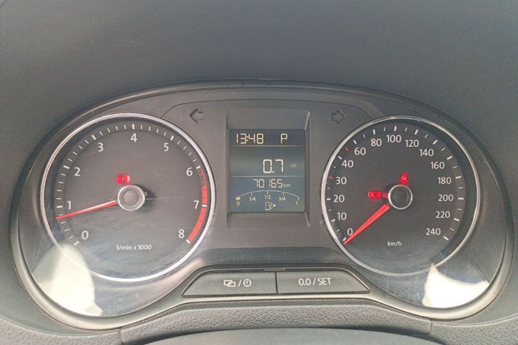 Volkswagen Polo 2014 car image #12