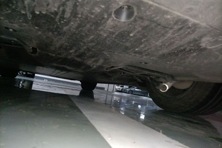 Tesla Model Y 2025 car image #27