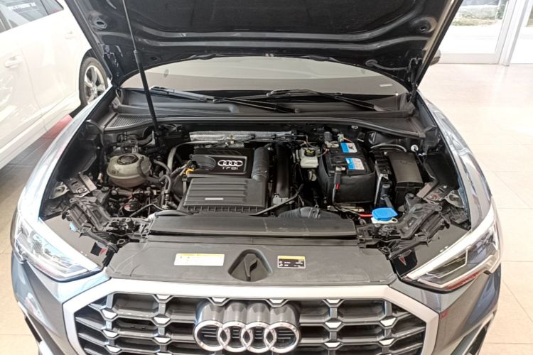 Audi Q3 2020 car image #20