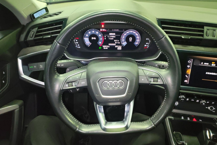 Audi Q3 2019 #11 Audi Q3 2019 car image #11