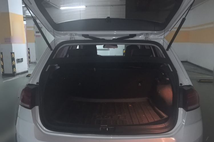 Volkswagen Golf 2019 car image #21