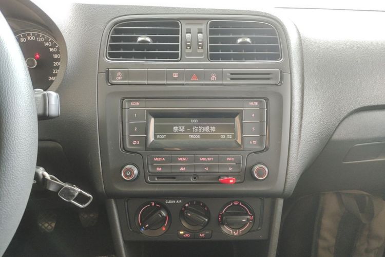 Volkswagen Polo 2019 car image #13