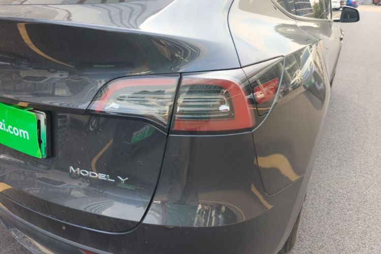 Tesla Model Y 2024 #8 Tesla Model Y 2024 car image #8