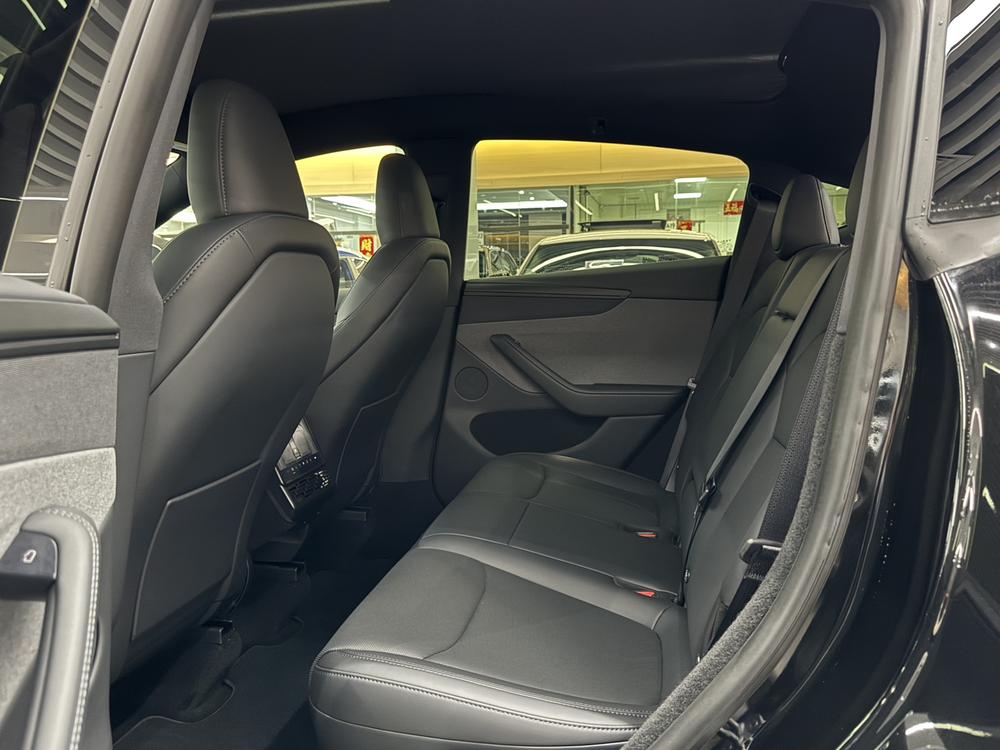 Tesla Model Y 2026 #11 Tesla Model Y 2026 car image #11