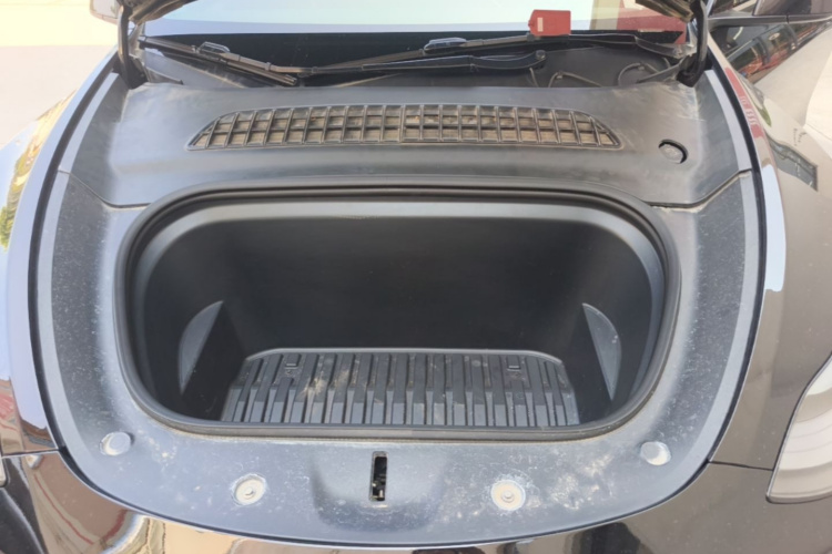 Tesla Model Y 2023 #20 Tesla Model Y 2023 car image #20