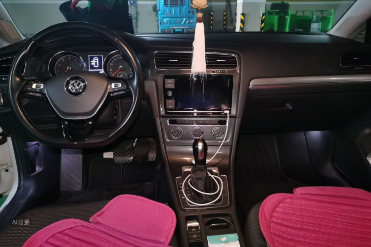 Volkswagen Golf 2019 car image #11
