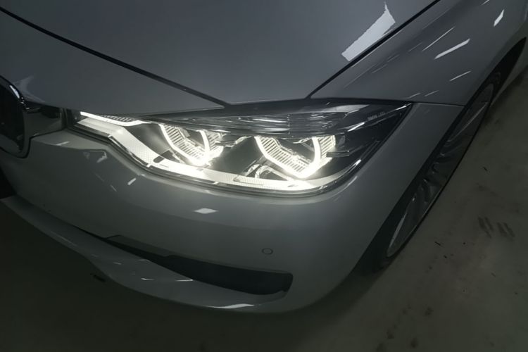BMW 3 Series 2018 car image #27