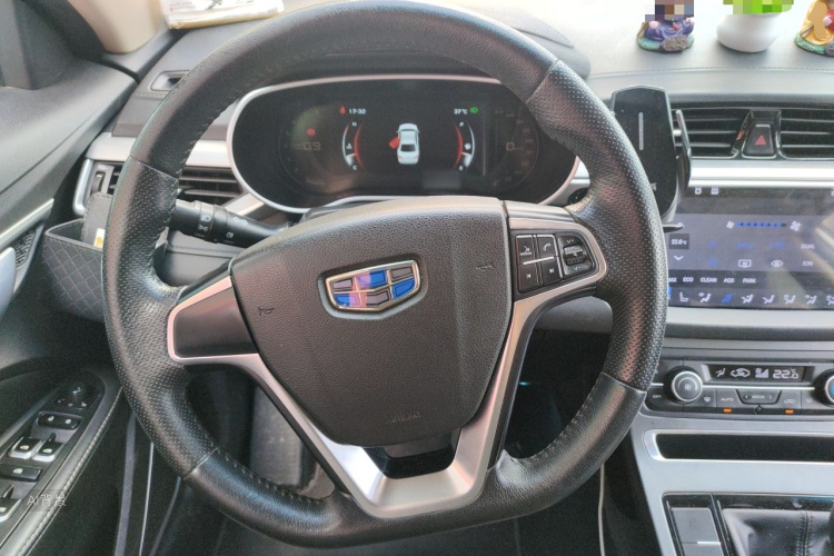 GEELY Emgrand 2019 car image #12