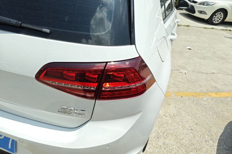 Volkswagen Golf 2017 car image #8