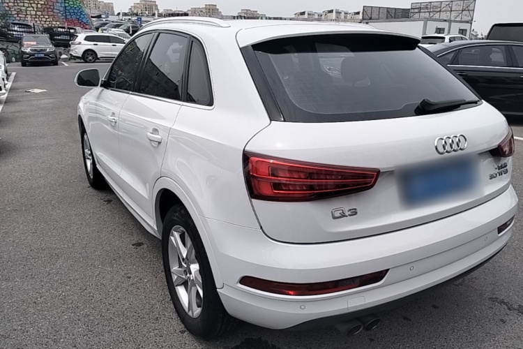 Audi Q3 2017 car image #5