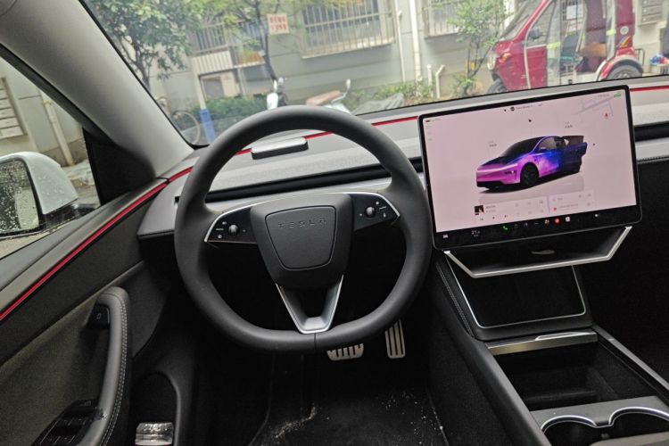 Tesla Model Y 2025 #11 Tesla Model Y 2025 car image #11
