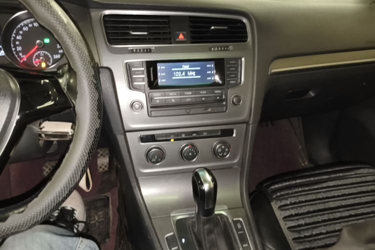 Volkswagen Golf 2015 car image #15