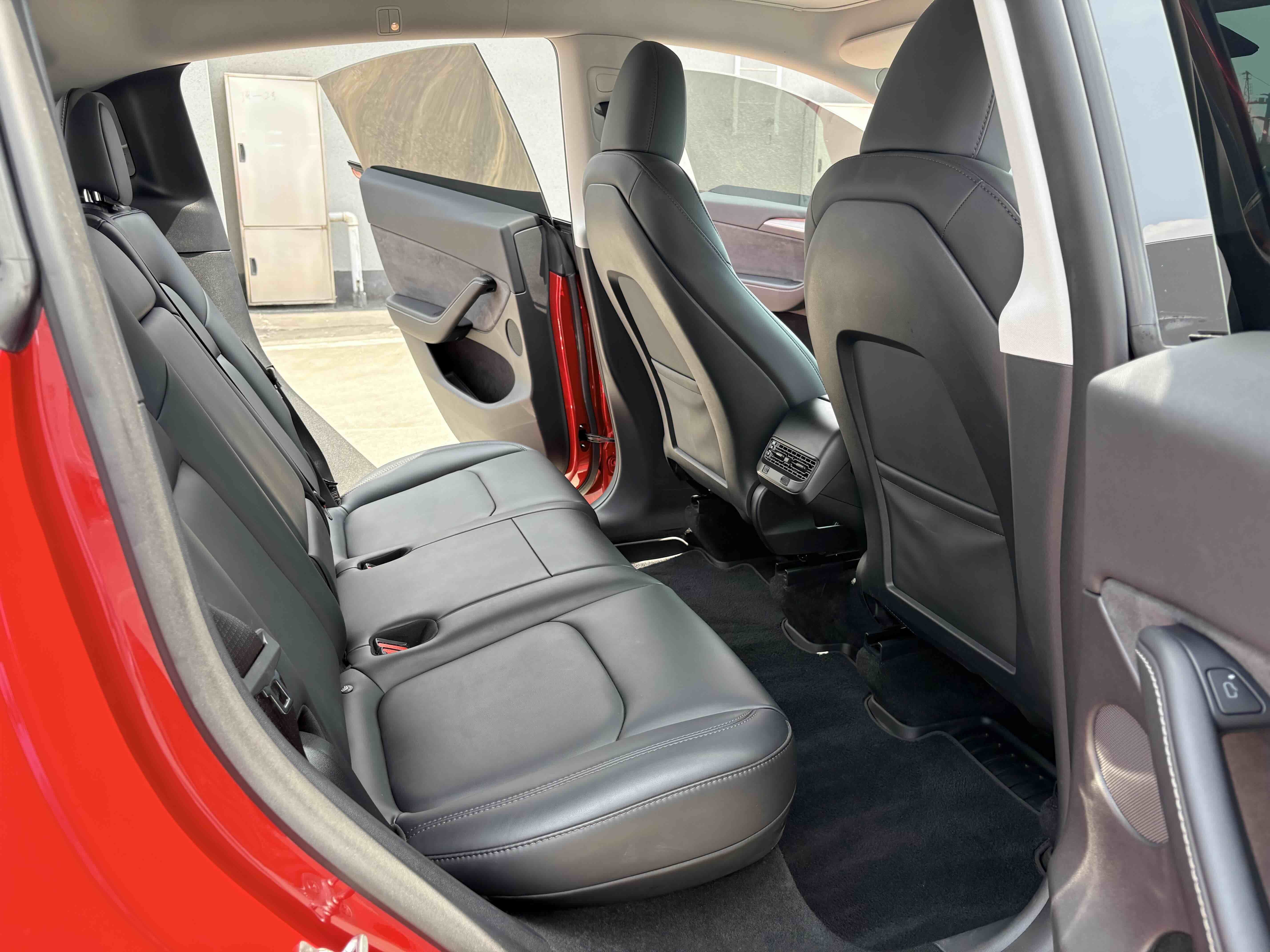 Tesla Model Y 2023 #7 Tesla Model Y 2023 car image #7