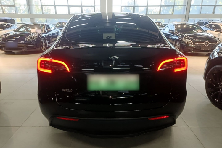 Tesla Model Y 2024 #6 Tesla Model Y 2024 immagine di auto #6