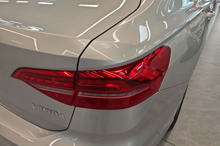 Volkswagen Lavida 2019 car image #8