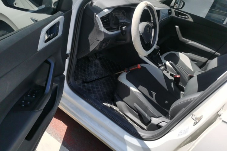 Volkswagen Polo 2022 car image #16