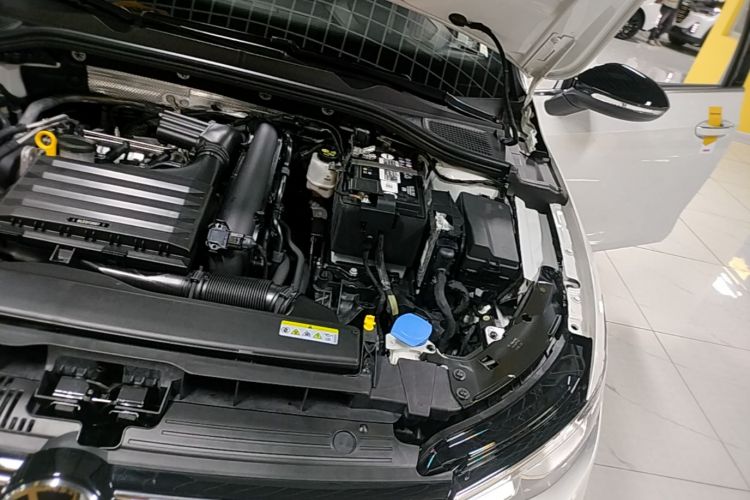 Volkswagen Golf 2024 car image #24