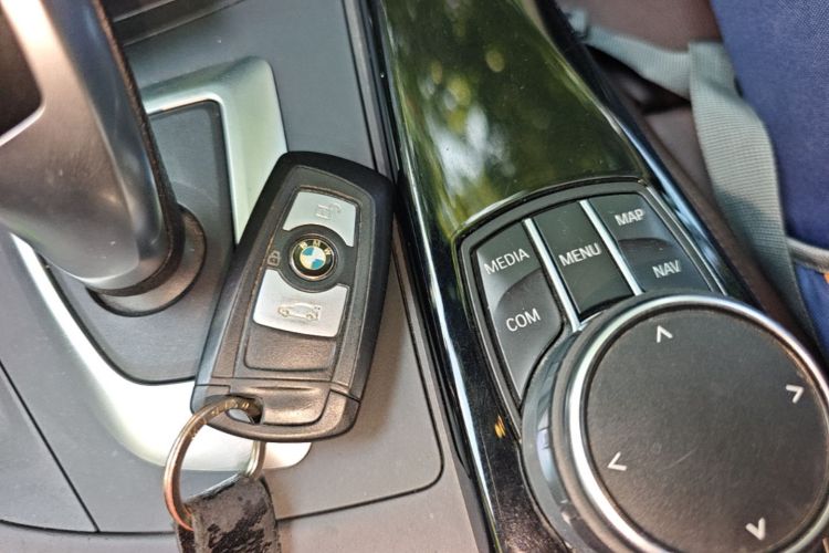 BMW 3 Series 2019 #9 BMW 3 Series 2019 car image #9